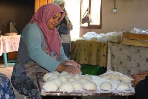 &Ccedil;ocuklarının eğitimi i&ccedil;in başladığı iş ekmek kapısı oldu