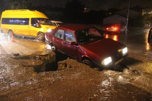 Yol &ccedil;&ouml;kt&uuml;, s&uuml;r&uuml;c&uuml; &ccedil;ukura d&uuml;şt&uuml;