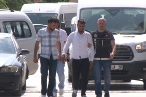 Torbacı evinin kartonpiyerini zula yaptı