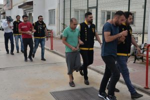 Tekel bayisini bor&ccedil;larını &ouml;demek i&ccedil;in soymuşlar
