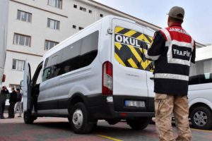 Okul &ccedil;evreleri ve servis ara&ccedil;larına sıkı denetim