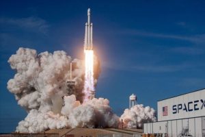 SpaceX 3 uyduyu uzaya fırlattı!