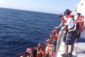 Ege'de yakalanan d&uuml;zensiz g&ouml;&ccedil;men sayısı 10 bini aştı
