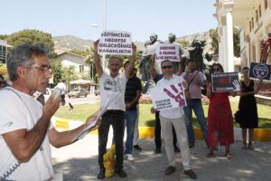 Servis tartışmasında &ouml;ğretmenlere darp iddiası! "Sizi buradan s&uuml;rd&uuml;r&uuml;r&uuml;m"