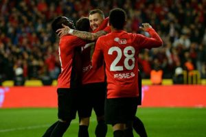 Eskişehirspor transfer yasağını fırsata &ccedil;evirdi