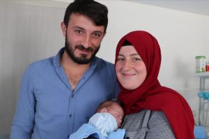 Bebeklerini 80 g&uuml;n sonra kucaklarına aldılar