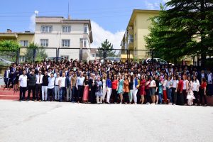 Mehmet Akif Ersoy Ortaokulu'nda mezuniyet heyecanı