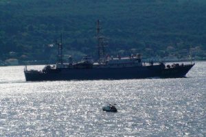 Rus savaş gemisi &Ccedil;anakkale Boğazı'ndan ge&ccedil;ti