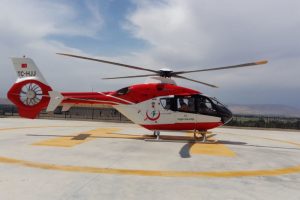 Yaralı iş&ccedil;i helikopter ambulansla hastaneye yetiştirildi