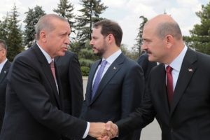 'Se&ccedil;im &ouml;ncesi kabine değişikliği isteyenler Erdoğan'ı iknaya &ccedil;alışıyor' iddiası