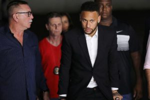 Tecav&uuml;z ve saldırıyla su&ccedil;lanan Neymar 5 saat ifade verdi