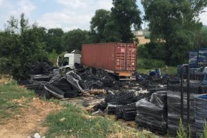 Bursa'da tarlaya giren TIR'ın s&uuml;r&uuml;c&uuml;s&uuml; yaralandı