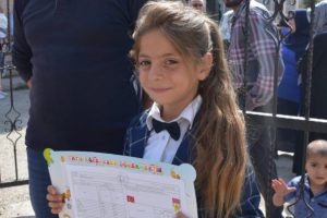 Bursa'da sa&ccedil;ına hi&ccedil; makas değmeyen 9 yaşındaki Baran ilgi odağı