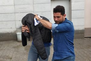 Sokak satıcılarına operasyon: 23 g&ouml;zaltı
