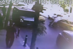Motosiklet ile taksinin &ccedil;arpışması kamerada