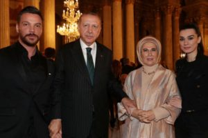 Ak&ccedil;ıl: Cumhurbaşkanımız babacan tavırla 'Kalk sarıl Burcu'ya' dedi