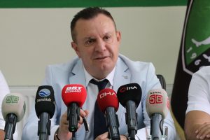 Denizlispor Başkanı &Ccedil;etin: Bazı menajerler kul&uuml;be giremez