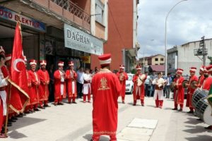 Mehter takımı 'y&uuml;ksek &uuml;cret' iddialarına marşla tepki g&ouml;sterdi
