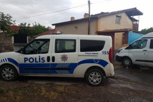 İlkokul &ouml;ğretmeni, evinde intihar etti