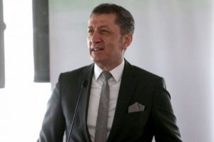 Bakan Sel&ccedil;uk'tan YKS'ye girecek &ouml;ğrencilere mesaj
