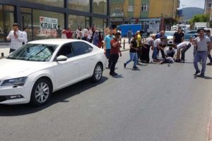 Karşıdan karşıya ge&ccedil;erken canından oluyordu
