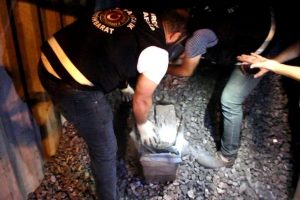 90 kilo kokain ele ge&ccedil;irildi