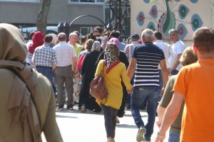 Bursa'da sınava kimlik yerine ehliyetle gelen &ouml;ğrenciler sınava alınmadı