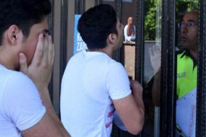 YKS'ye ge&ccedil; kalan &ouml;ğrenci g&ouml;zyaşlarını tutamadı