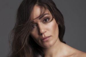 &Ouml;zge Borak şarkıcı oluyor