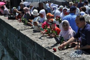 Bosna Savaşında diri diri yakılan kurbanlar anıldı