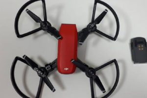 Polis okulunun bah&ccedil;esine 'drone' d&uuml;şt&uuml;