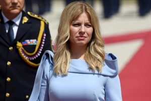 Slovakya'nın ilk kadın Cumhurbaşkanı Zuzana Caputova g&ouml;reve başladı