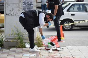 Koca dehşetinden &ccedil;elik tencere kurtardı