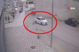 Yayaya &ccedil;arpan otomobil ka&ccedil;tı