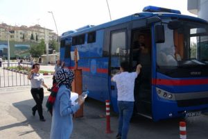 Ge&ccedil; kalanlar, cezaevi nakil aracı ile YKS'ye yetiştirildi