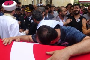 Kazada hayatını kaybeden askerin Bursa'daki cenazesinde g&ouml;zyaşları sel oldu