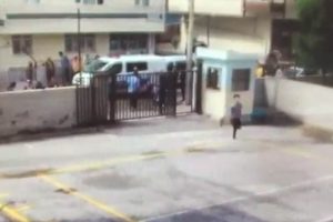Kimliğini unutan ve kaybeden &ouml;ğrencilerin imdadına polis yetişti