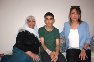 Arzu &ouml;ğretmen, a&ccedil;lıktan bayılarak kolunu kıran &ouml;ğrencisinin evini yeniledi