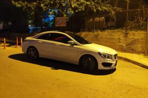 Silahlı kavgada yaralandı, aracıyla hastaneye gitti