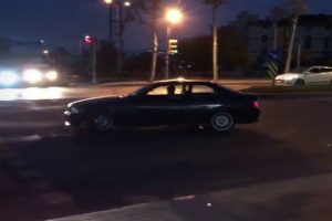 Yol kapatıp "drift" yapan maganda kameralara yansıdı