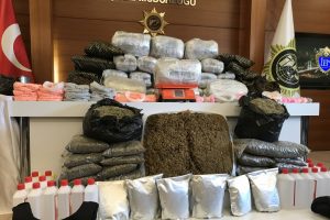 Uyuşturucu operasyonları kamerada