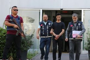 Kendisine şiddet uygulayan babasını bı&ccedil;akladı