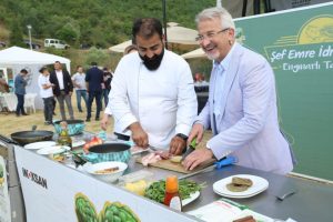 Bursa Hasanağa Enginar Festivali &uuml;reticiyle t&uuml;keticiyi buluşturdu