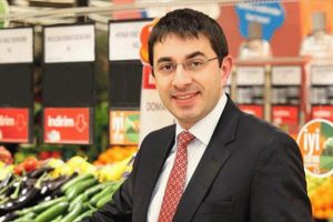 3.5 trilyon euroluk sekt&ouml;r&uuml;n başına ge&ccedil;en ilk T&uuml;rk