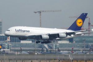 Lufthansa, kar hedefini d&uuml;ş&uuml;rd&uuml;