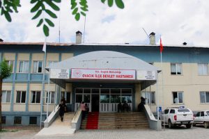 &Ccedil;adıra yıldırım d&uuml;şt&uuml;, bir kişi &ouml;ld&uuml;