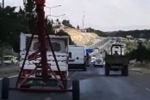 Kamyonetle tehlikeli yolculuk