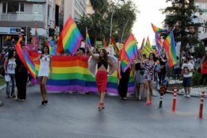LGBT y&uuml;r&uuml;y&uuml;ş&uuml;ne valilikten yasak geldi