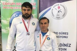 Bursa B&uuml;y&uuml;kşehir Belediyesporlu Şahin madalya peşinde