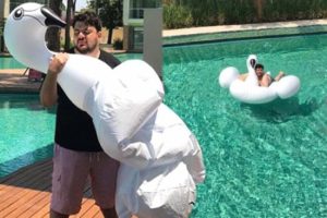 Eser Yenenler'den flamingo pozu: Sen elinden geleni yaptın